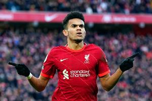 记者：拜仁非常想要迪亚斯，利物浦愿放人但要求巨额报价