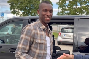 德天空记者：杰克逊仍未安排返航计划，转会拜仁被暂停但尚未告吹