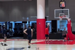 丹子得找到手感呀！回到主场 哈登和博格丹继续一块练习三分