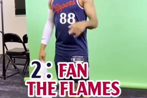 米尔斯教大家怎么挥毛巾！人家可是有冠军的，说不定还能再得一个