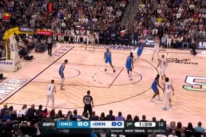 比赛关键转折点！斯特劳瑟突然站出来，连续投进三分拉开到10分