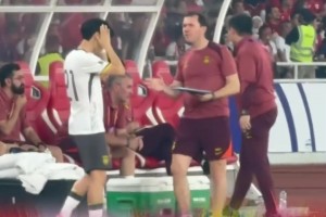 国足战印尼下半场3次换人“乌龙” ，如此混乱怎能不败？